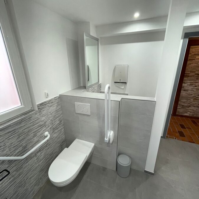 Comment pr&eacute;parer efficacement un sol avant la pose de carrelage dans une salle de bains ? Cernay