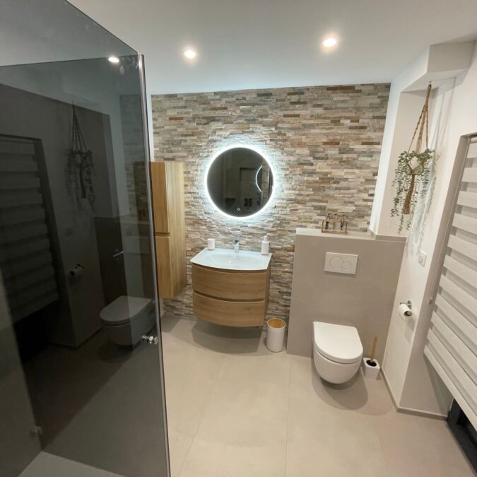 Carrelage mural de salle de bain : quelles tailles, motifs ou poses pour agrandir visuellement l&rsquo;espace ? Rixheim