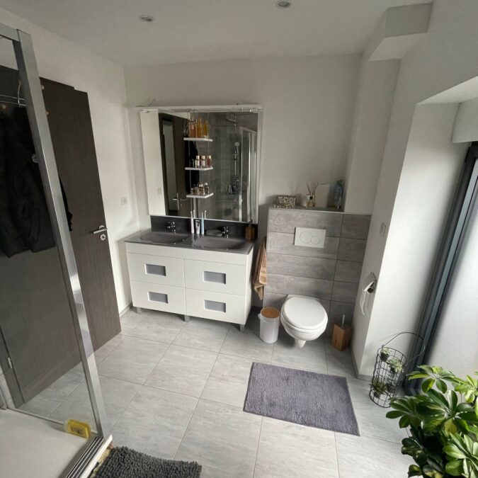 R&eacute;novation partielle vs r&eacute;novation compl&egrave;te de salle de bain : comment choisir l&rsquo;option la plus judicieuse ? Mulhouse