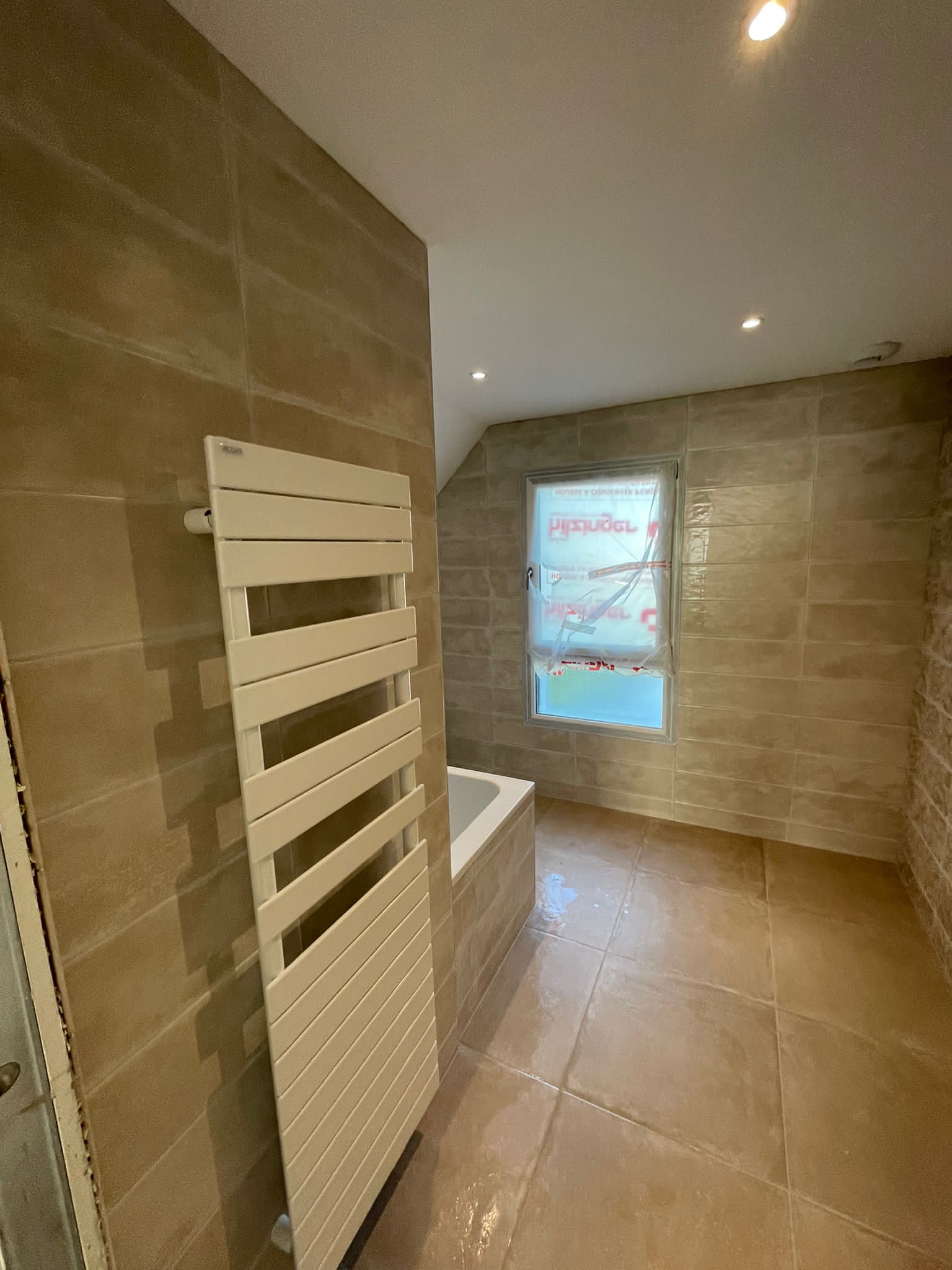 CARRELAGE CORREIA FILS091 | Carrelage Correia Fils Pourquoi opter pour du carrelage mural dans une salle de bain ? Guebwiller