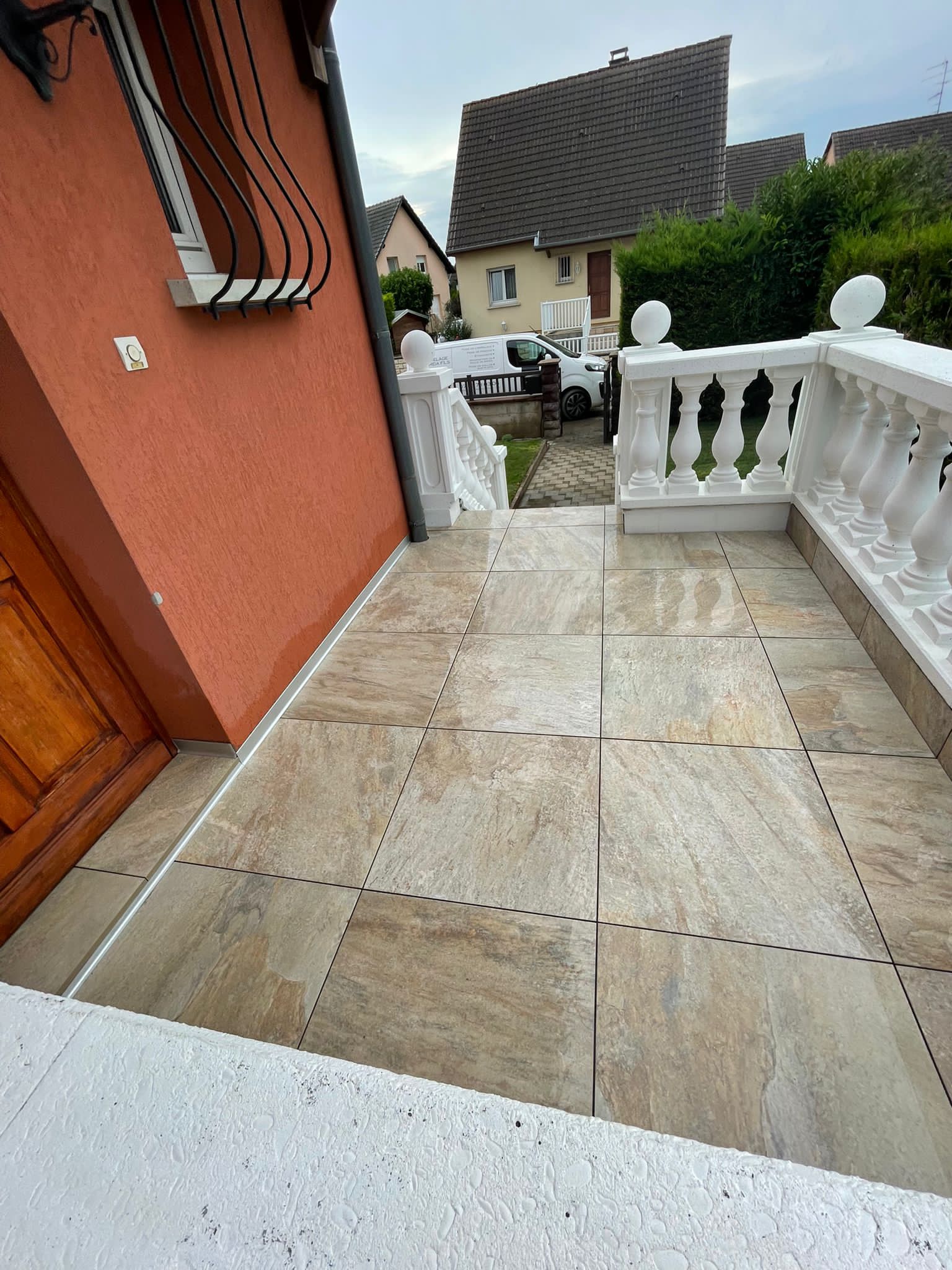 Cr&eacute;ation de terrasses avec dalles sur plots pr&egrave;s de Mulhouse et Colmar Illzach 1