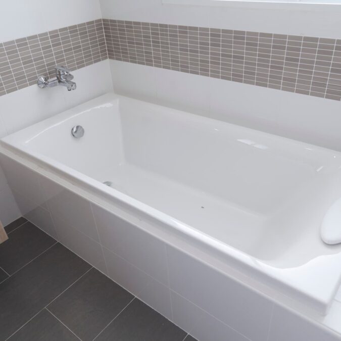Quels sont les avantages d’une baignoire encastr&eacute;e par rapport &agrave; une baignoire &icirc;lot ? Rixheim